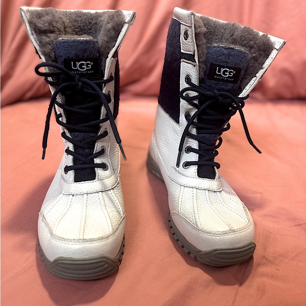 UGG Adirondack II Waterproof Snow/Rain Boot Women’s Size 9